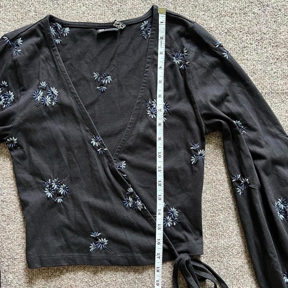 ASOS 100% Cotton Black Wrap Crop Top with Blue Floral Embroidery Womens US 0 - Picture 10 of 11